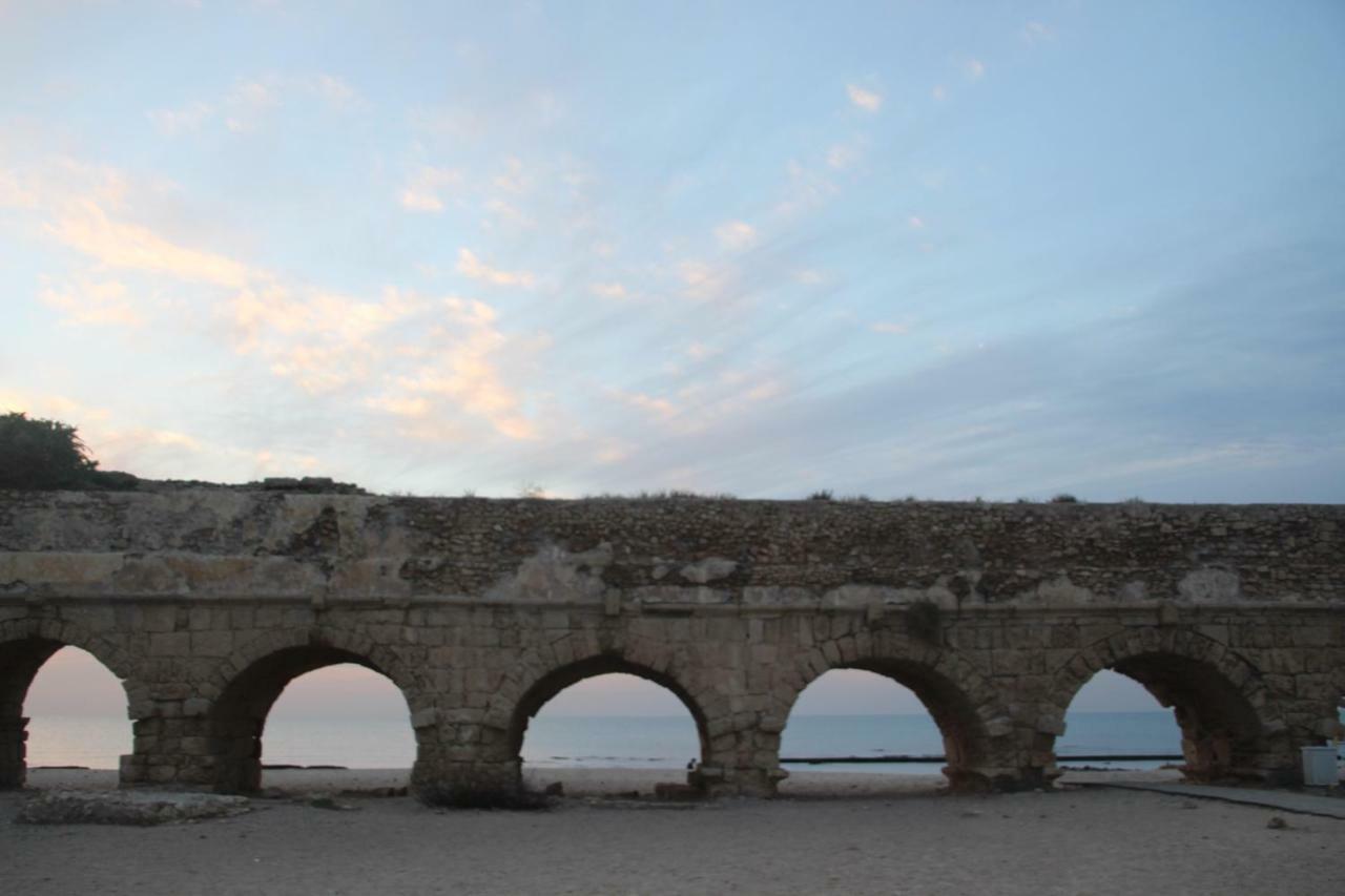 The Beach Garden Apt. Caesarea Exterior foto