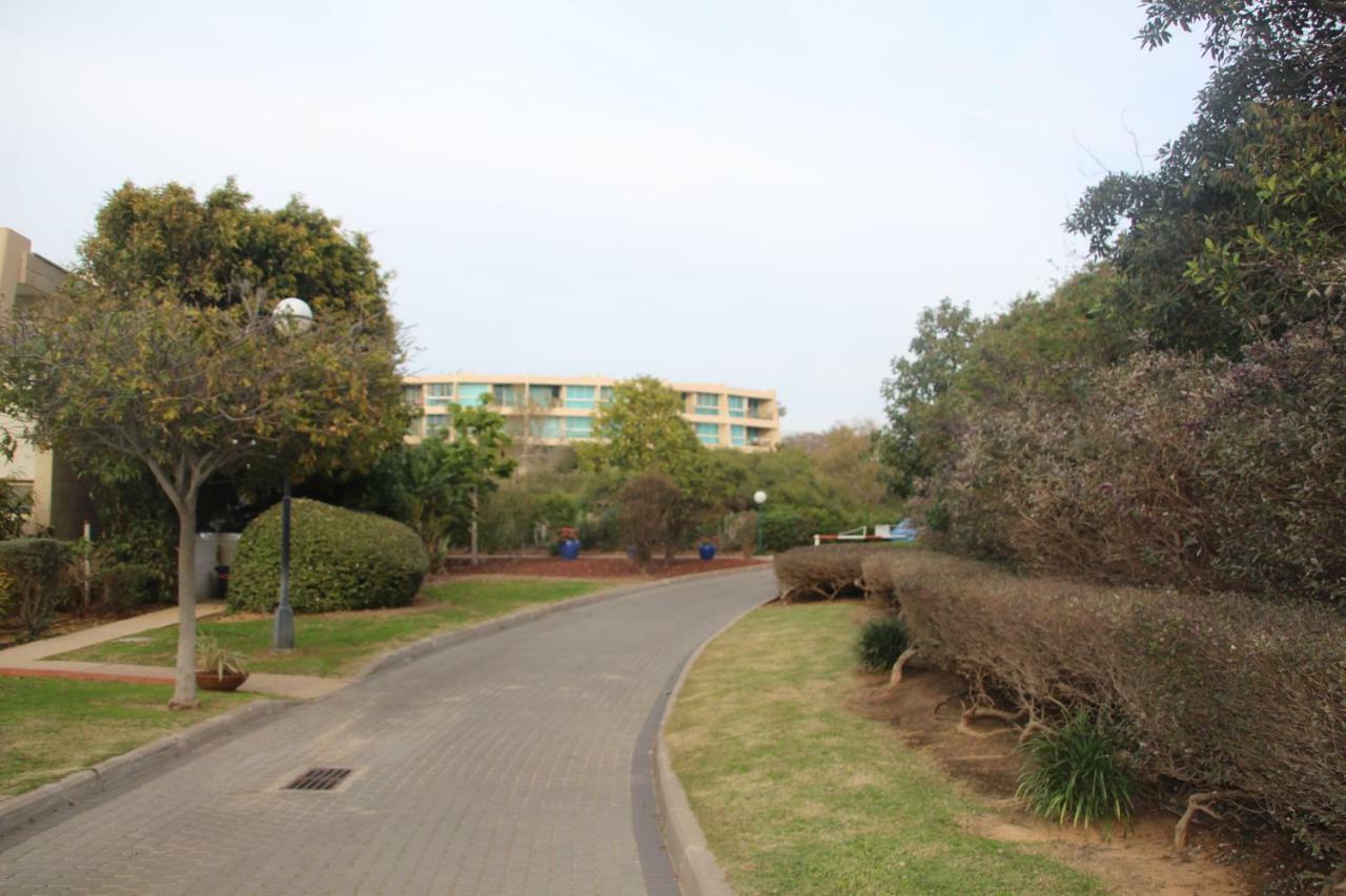 The Beach Garden Apt. Caesarea Exterior foto